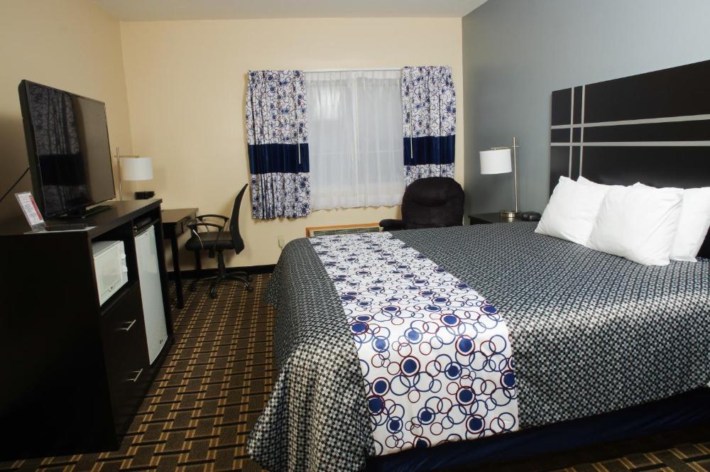 Deluxe King Room interior